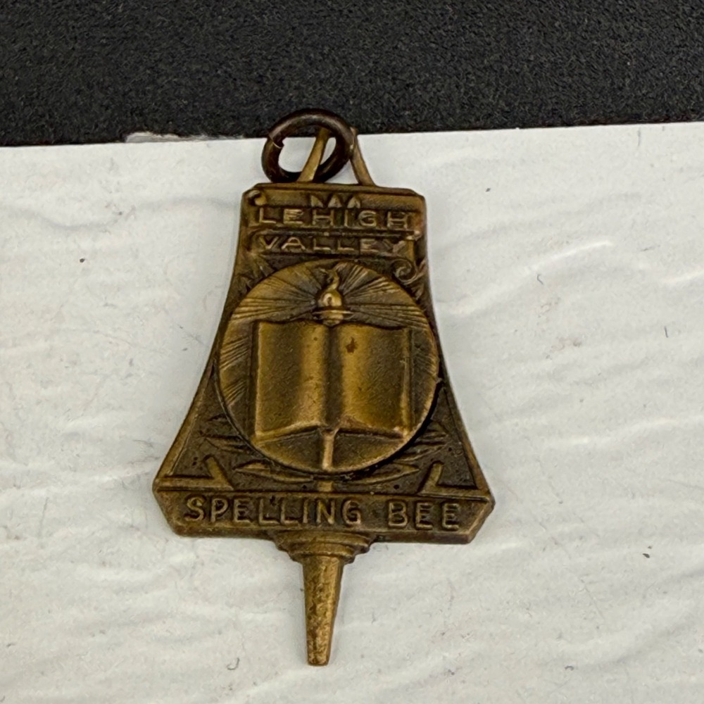 Vintage Estate Lehigh Valley Spelling Bee Gold Tone Pendant Medal Award